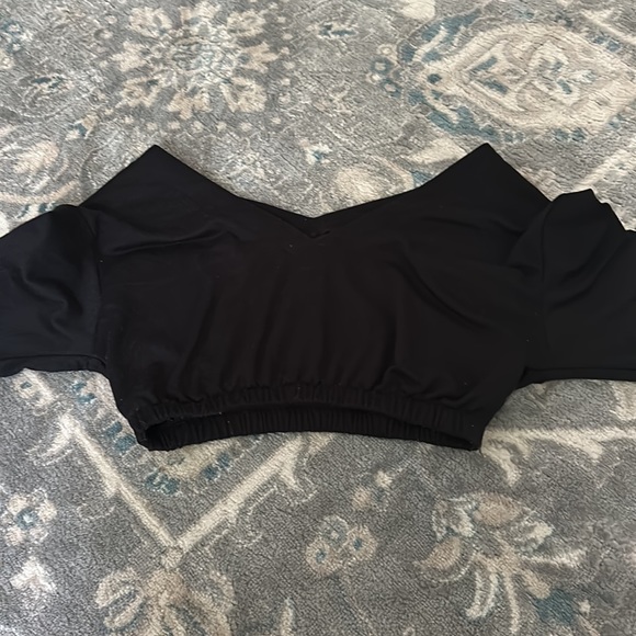 cropped black sweatshirt - Picture 2 of 3